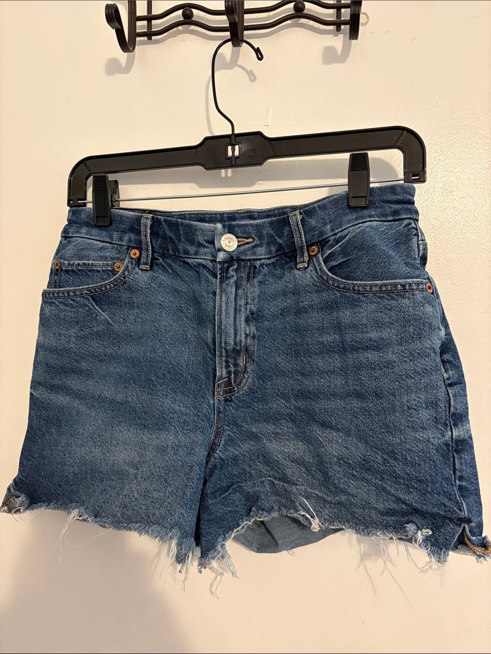American Eagle High Rise Curvy Relaxed Denim Shorts 4 - Picture 3 of 9